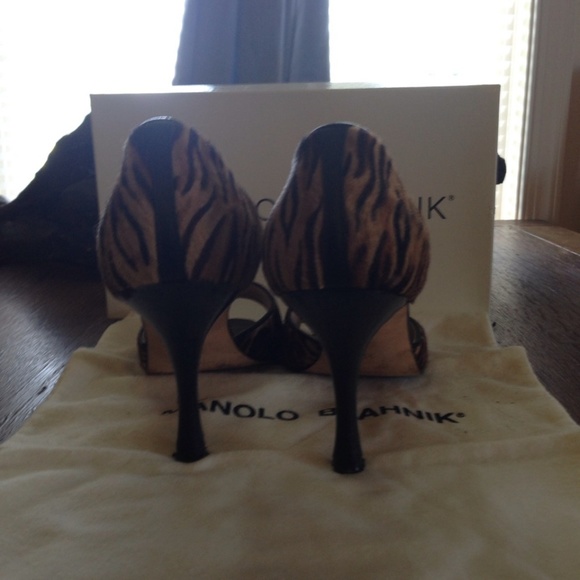 Manolo Blahnik Peep Toe Heels in Tiger Print - Picture 4 of 5